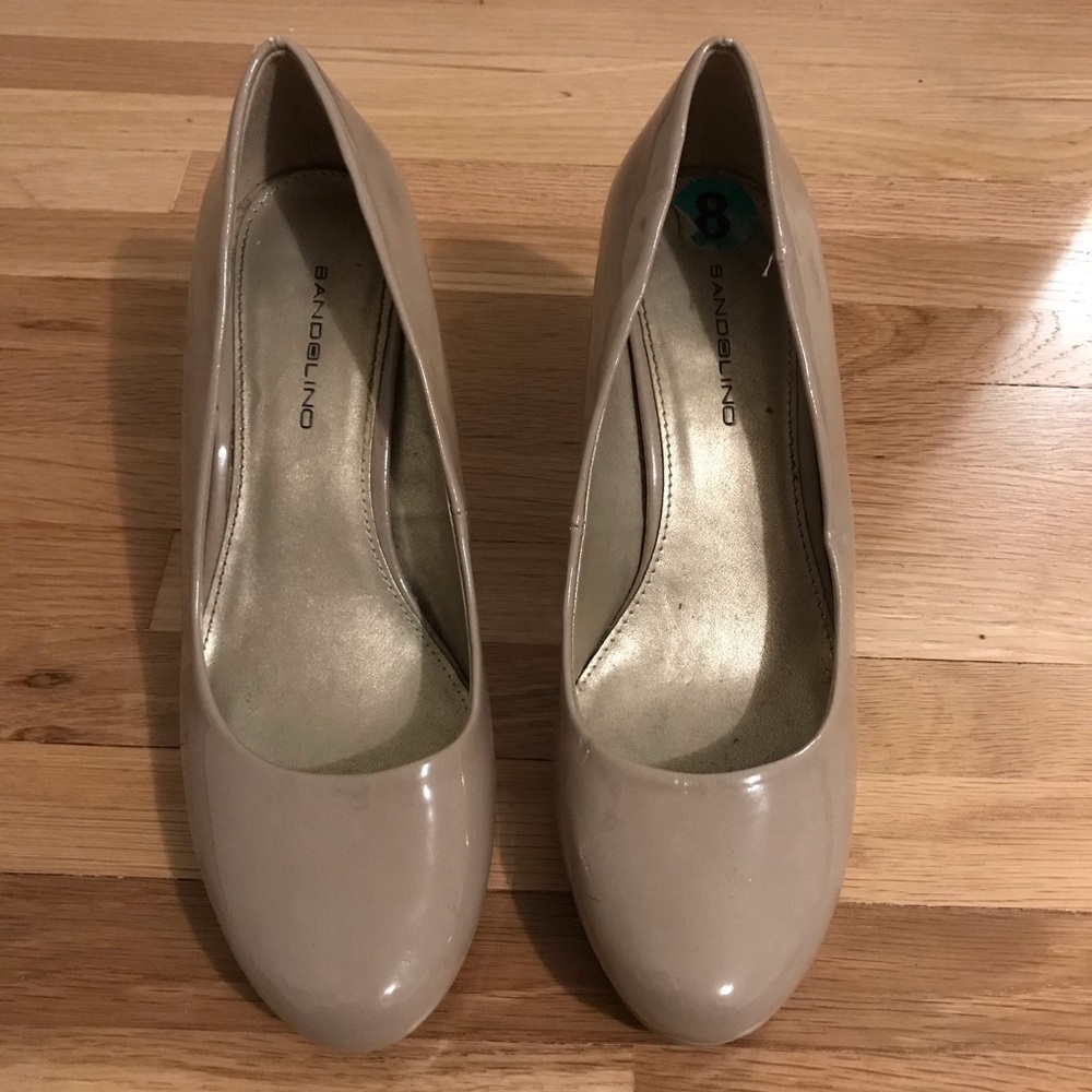 Bandolino Nude Patent Leather Rounded Toe Heels